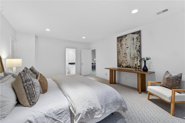 11615 Mohawk Lane, Leawood, KS 66211