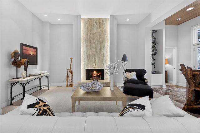 11615 Mohawk Lane, Leawood, KS 66211