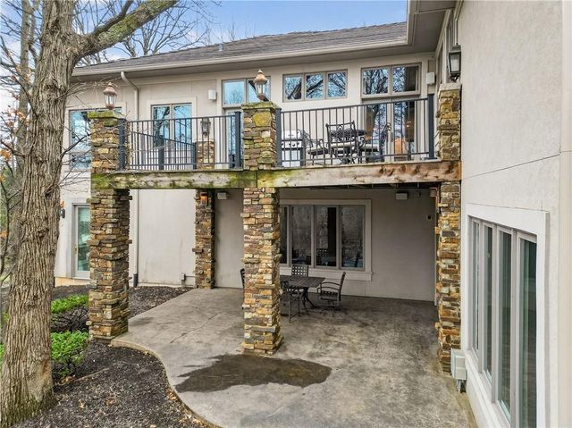 11615 Mohawk Lane, Leawood, KS 66211