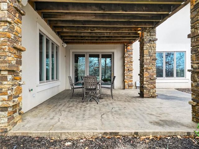 11615 Mohawk Lane, Leawood, KS 66211