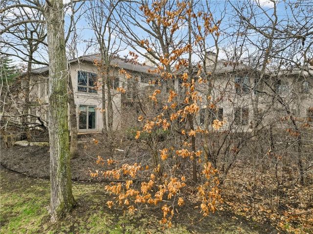 11615 Mohawk Lane, Leawood, KS 66211