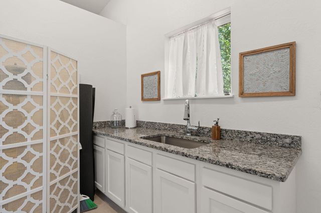 901 Ortega Road NW, Albuquerque, NM 87114