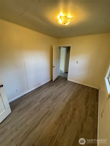 10908 10910 Valley Avenue E, Puyallup, WA 98372