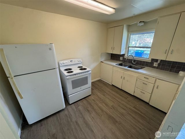 10908 10910 Valley Avenue E, Puyallup, WA 98372