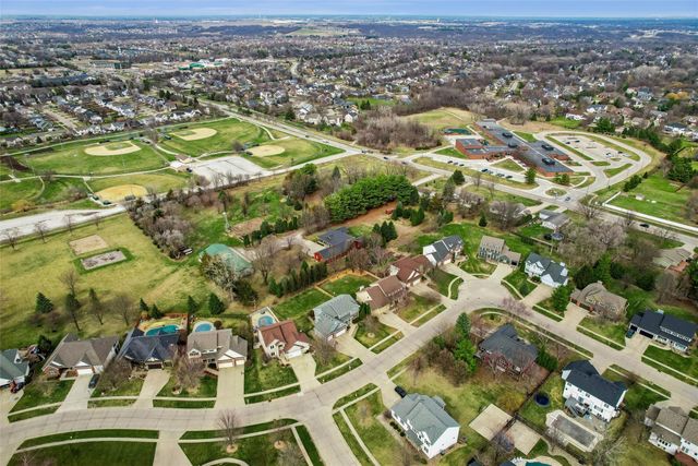 1905 SE Hawthorne Ridge Drive, Waukee, IA 50263