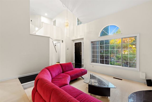 12737 NE 97th Place, Kirkland, WA 98033