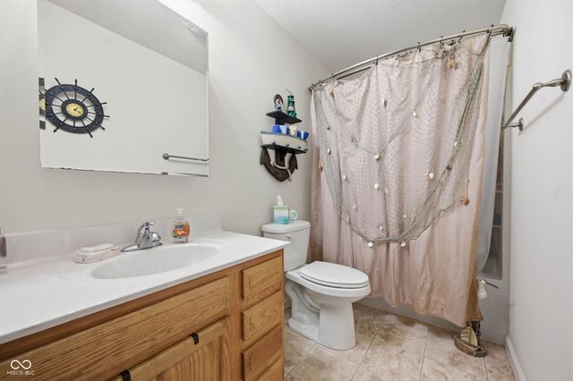 382 N 900 W, Anderson, IN 46011