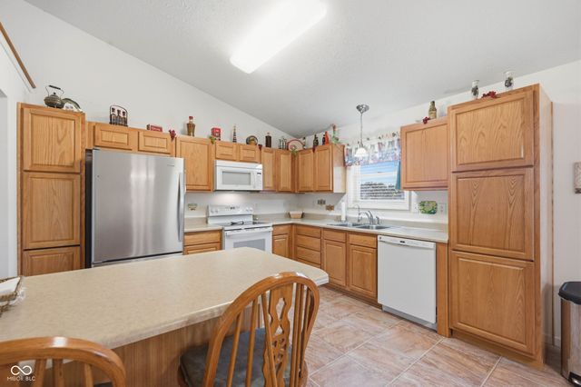 382 N 900 W, Anderson, IN 46011
