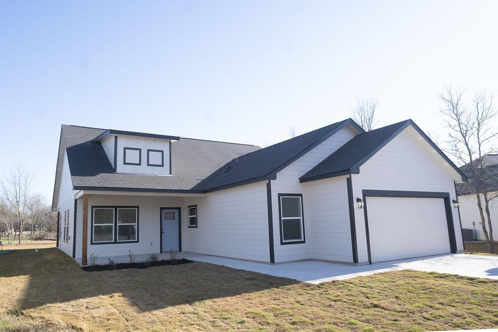 107 Keahi CT, Bastrop, TX 78602