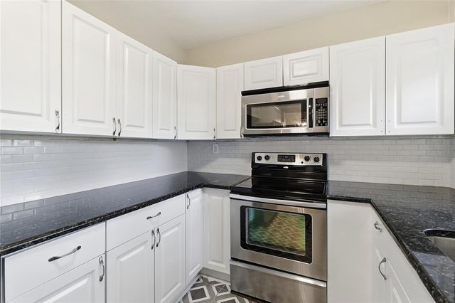 203 W POINSETTIA STREET, Lakeland, FL 33803