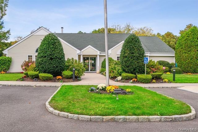 31 Quail Court, Manorville, NY 11949