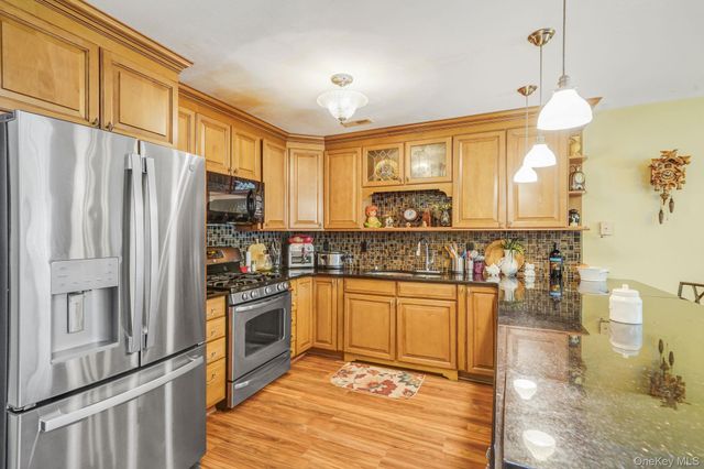 31 Quail Court, Manorville, NY 11949