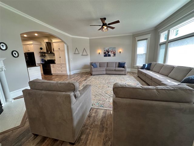 505 E Court Avenue, Winterset, IA 50273