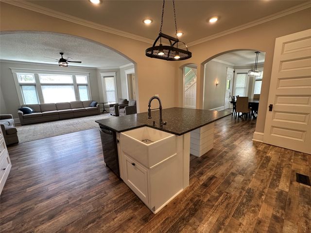 505 E Court Avenue, Winterset, IA 50273