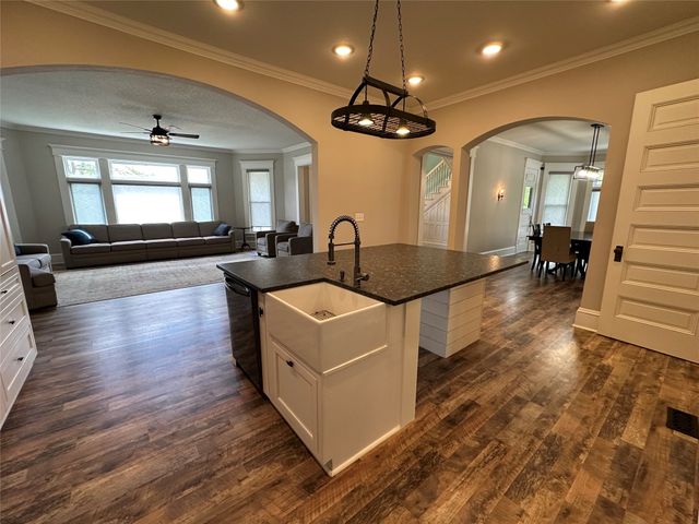 505 E Court Avenue, Winterset, IA 50273