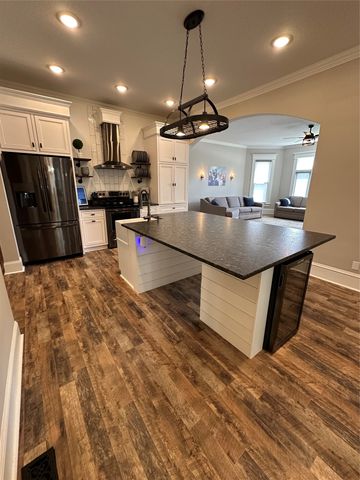 505 E Court Avenue, Winterset, IA 50273