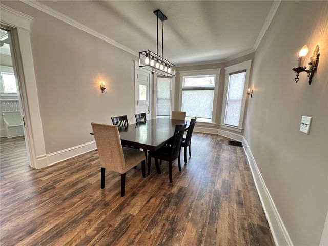 505 E Court Avenue, Winterset, IA 50273