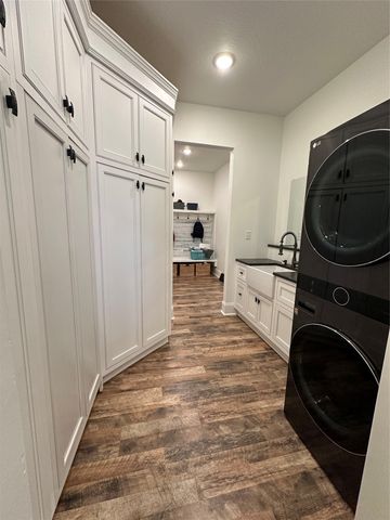 505 E Court Avenue, Winterset, IA 50273