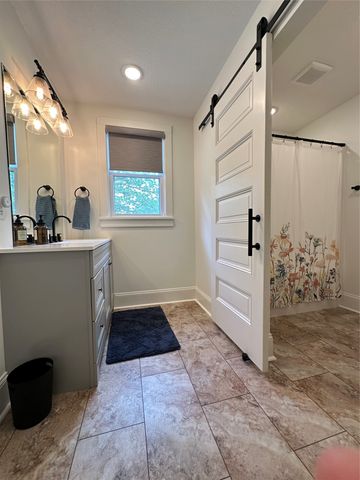 505 E Court Avenue, Winterset, IA 50273