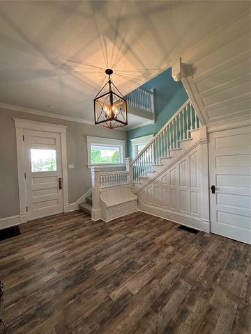 505 E Court Avenue, Winterset, IA 50273