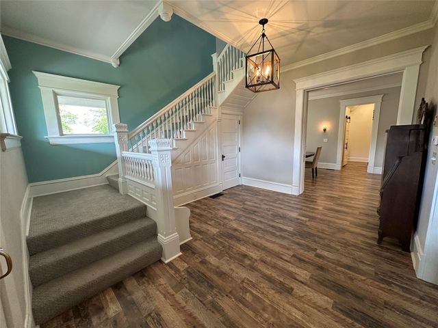 505 E Court Avenue, Winterset, IA 50273