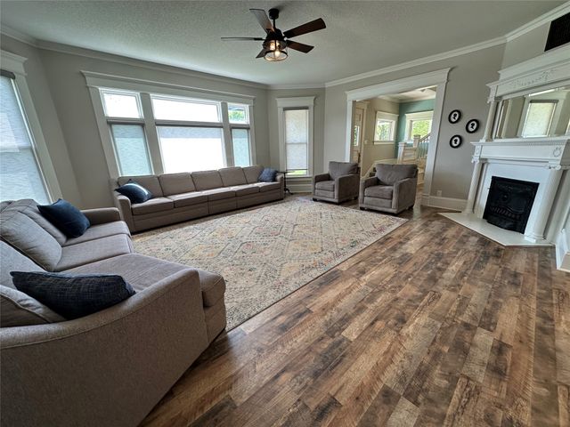 505 E Court Avenue, Winterset, IA 50273