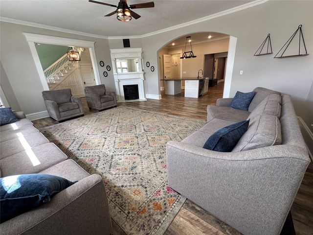 505 E Court Avenue, Winterset, IA 50273