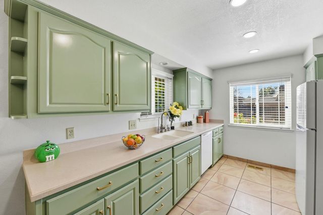 5340 Adelaide Way, Carmichael, CA 95608