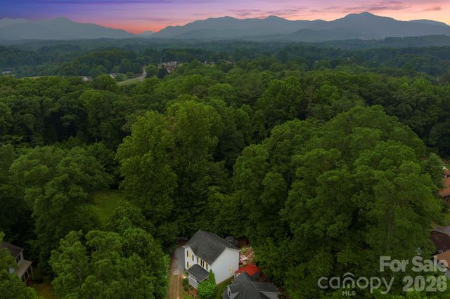 15 Asbury Cottage Drive, Candler, NC 28715