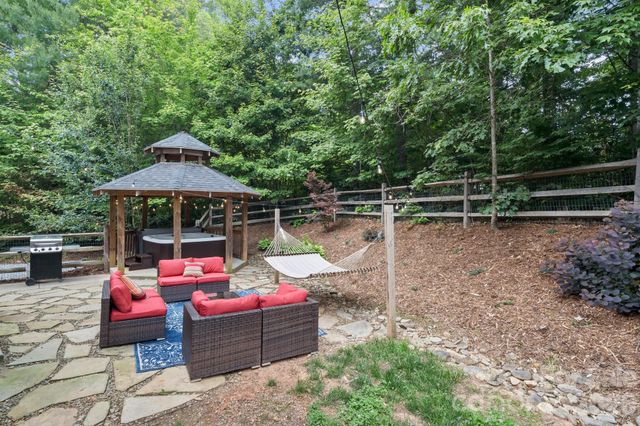 15 Asbury Cottage Drive, Candler, NC 28715