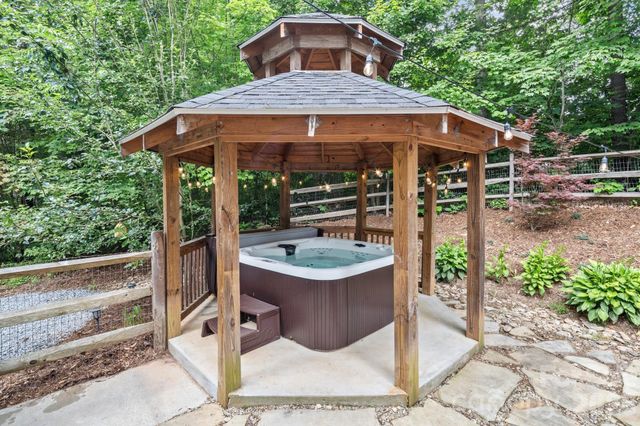 15 Asbury Cottage Drive, Candler, NC 28715