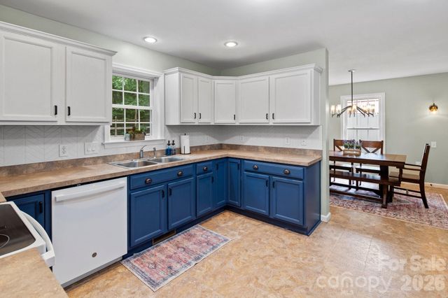 15 Asbury Cottage Drive, Candler, NC 28715