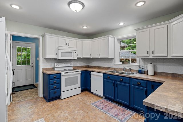 15 Asbury Cottage Drive, Candler, NC 28715