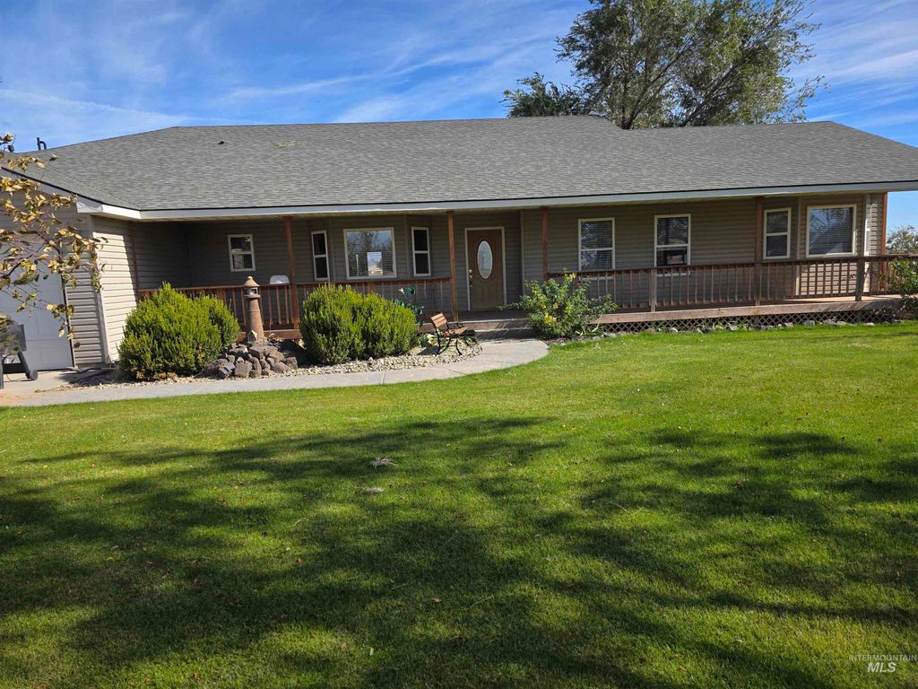 2358 SW Buckey Drive, Mountain Home, ID 83647 photo 2