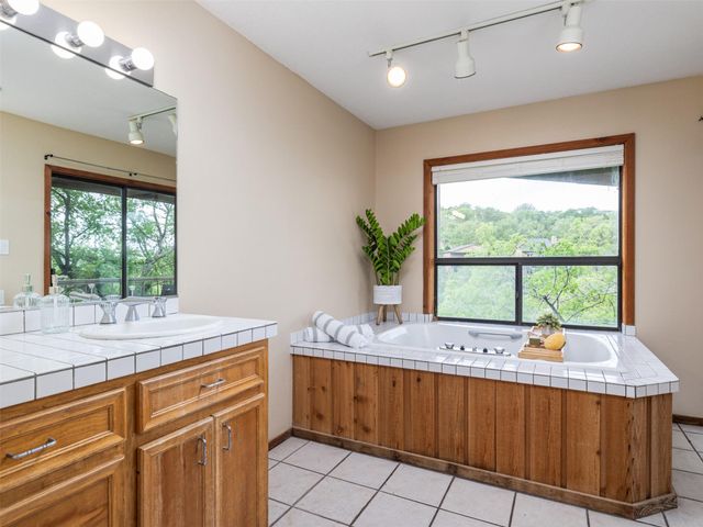 509 Coventry RD, Spicewood, TX 78669