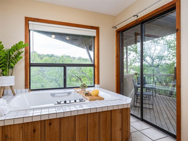 509 Coventry RD, Spicewood, TX 78669