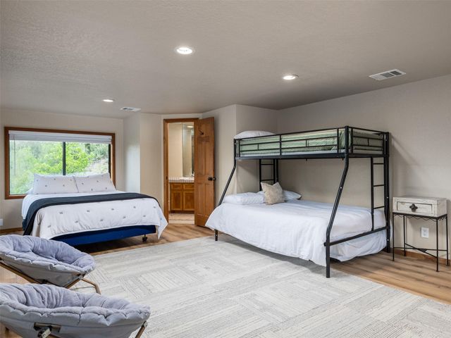 509 Coventry RD, Spicewood, TX 78669