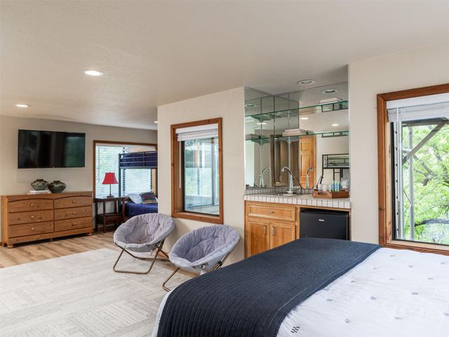 509 Coventry RD, Spicewood, TX 78669
