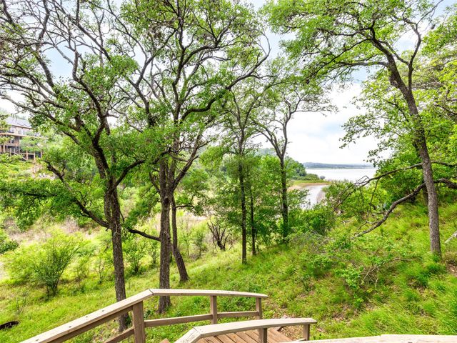 509 Coventry RD, Spicewood, TX 78669