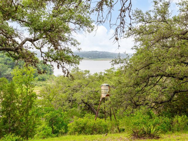 509 Coventry RD, Spicewood, TX 78669