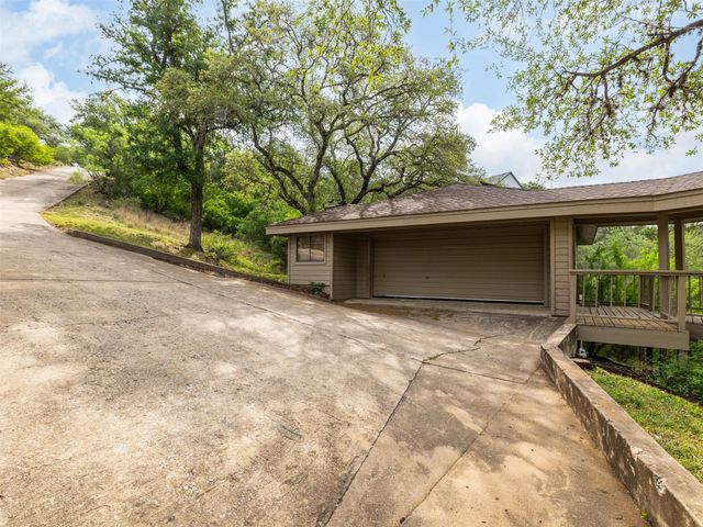 509 Coventry RD, Spicewood, TX 78669