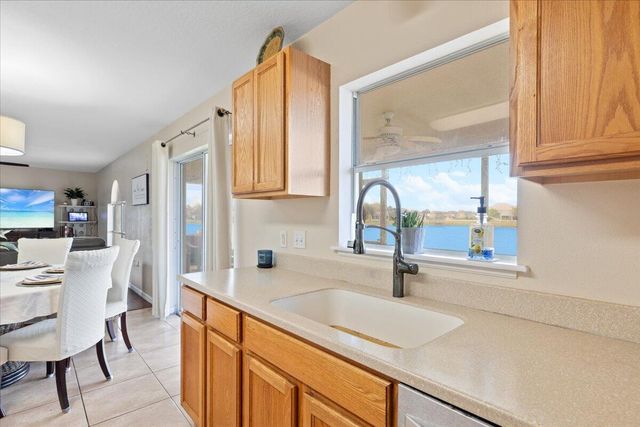 6052 Ridge Lake Circle, Vero Beach, FL 32967