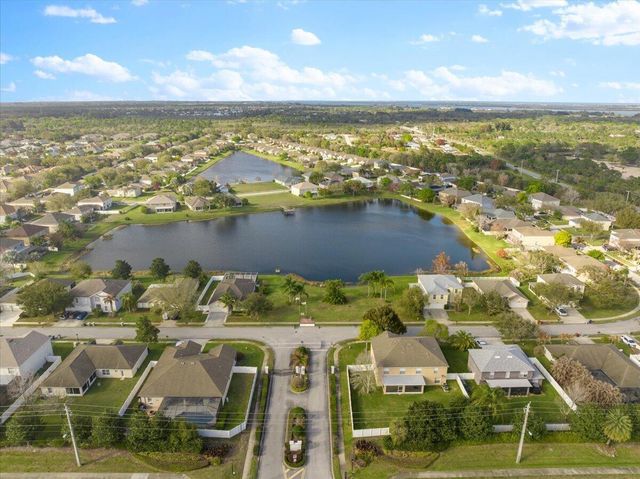 6052 Ridge Lake Circle, Vero Beach, FL 32967