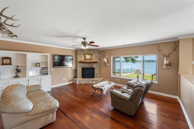 764 Lake View Drive, Montgomery, TX 77356