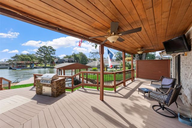 764 Lake View Drive, Montgomery, TX 77356