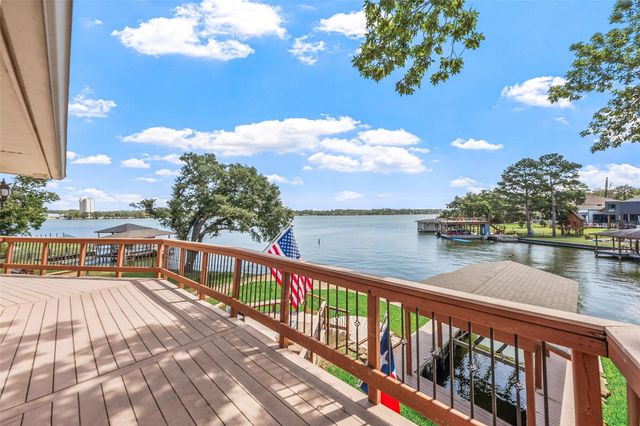 764 Lake View Drive, Montgomery, TX 77356