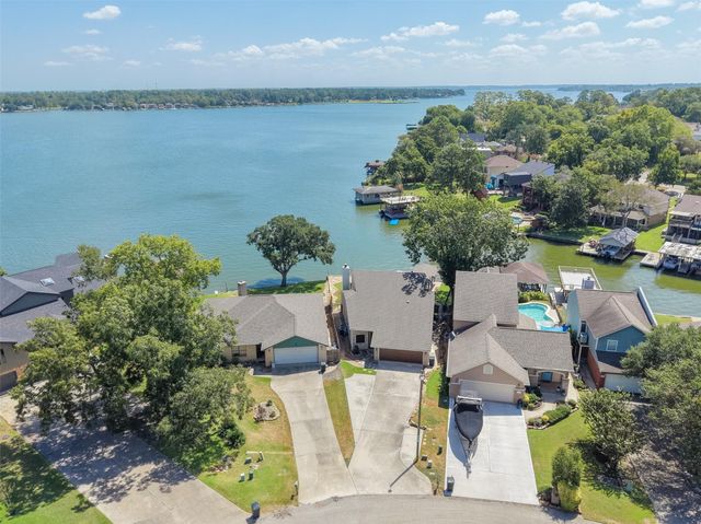 764 Lake View Drive, Montgomery, TX 77356