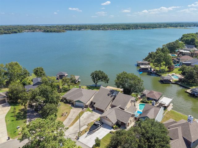 764 Lake View Drive, Montgomery, TX 77356