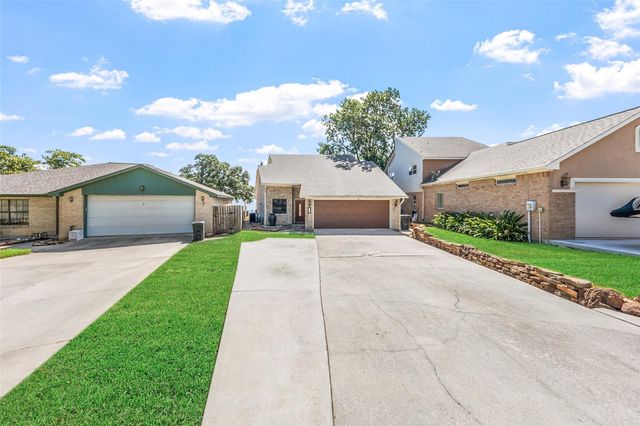 764 Lake View Drive, Montgomery, TX 77356