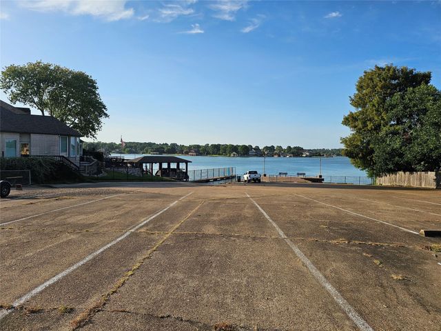 764 Lake View Drive, Montgomery, TX 77356